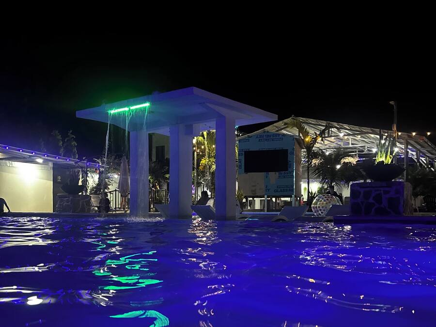 4 udendørs pools