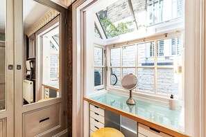 Interior - Elegant Highgate Garden Retreat (London)