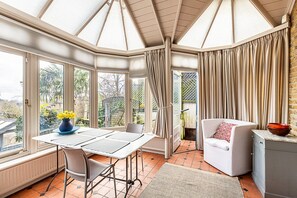 Dining - Elegant Highgate Garden Retreat (London)