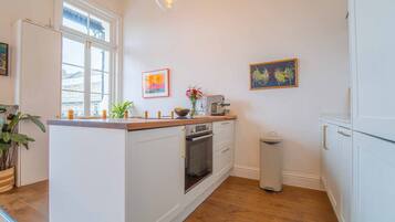 Réfrigérateur, four, plaque de cuisson, lave-vaisselle