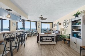 公寓客房, 多張床 (Sherwin Condominium 901) | 起居區