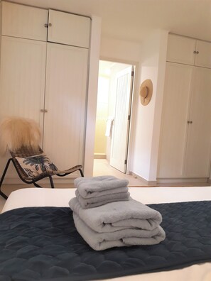 2 bedrooms, iron/ironing board, Internet, bed sheets - Seafront spacious groundfloor apartment with amazing views (semi longstay) (Kralendijk)
