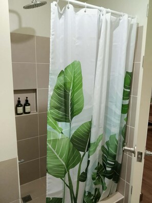 Hair dryer, bidet, towels, soap - The Orabella Cozy Nordic 1BR 30F View & Wi-Fi (Quezon City)