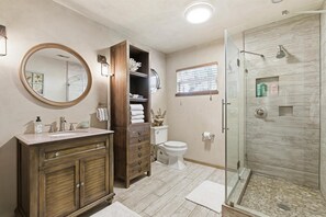 Casa, varias camas (Hooked on the River) | Baño