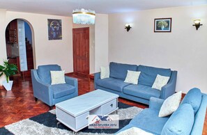 Smart TV - Cosy 5-bedroom townhome,Nairobi  Near Garden City Mall. Best for family/group. (Nairobi)