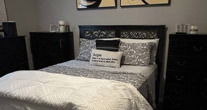 2 bdrm - Condo in Independence, MO close to Chiefs stadium / World Cup, coolAC,