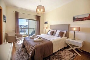 2 bedrooms, iron/ironing board, WiFi, bed sheets - Elegant and cocooning in a luxury residence near the Marina (Albufeira)