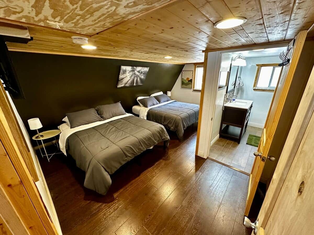 2 bedrooms, iron/ironing board, free WiFi, bed sheets