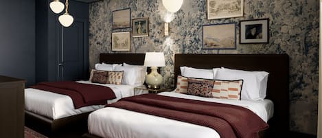 高级四人房 | 客房内保险箱、遮光窗帘、熨斗/熨衣板、免费 WiFi