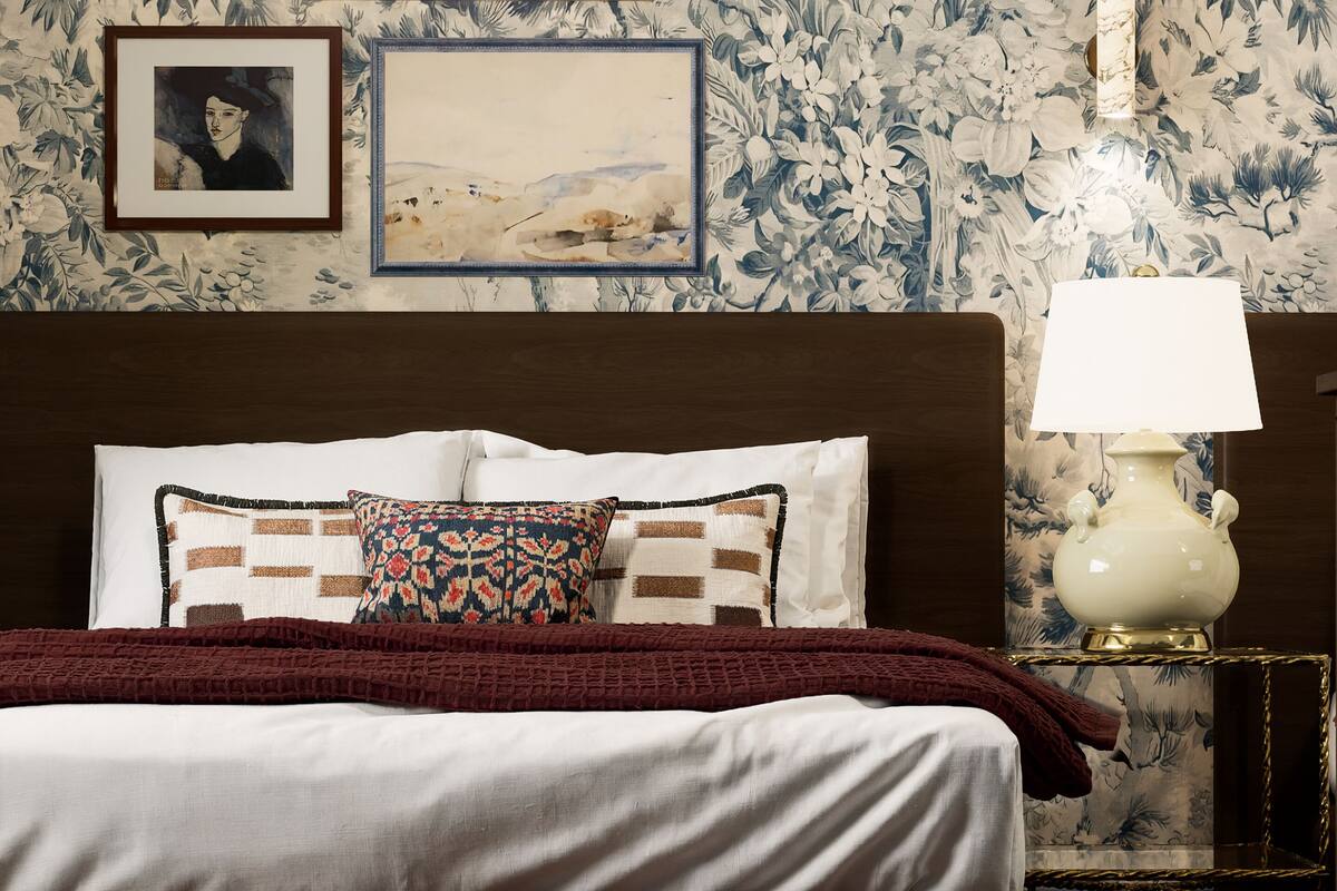 Caja de seguridad en la habitación y cortinas blackout