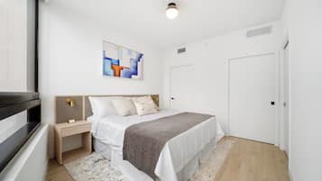 Classic Suite, City View | Egyptian cotton sheets, premium bedding, down duvets, memory-foam beds