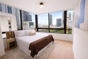 Egyptian cotton sheets, premium bedding, down duvets, memory-foam beds - RS Suites - District 225 Miami (Miami)