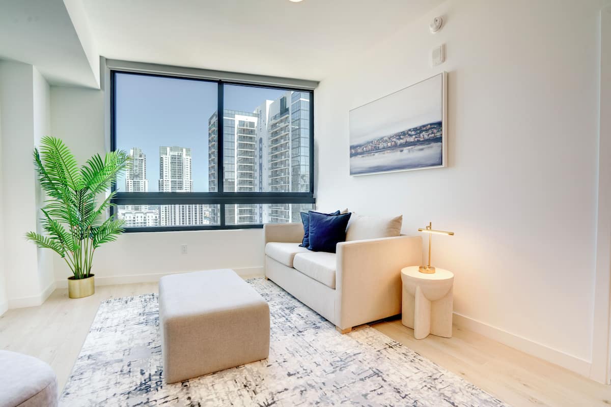 Signature Suite, 1 King Bed with Sofa bed, Non Smoking | Living area | Smart TV, Netflix, streaming services, offices