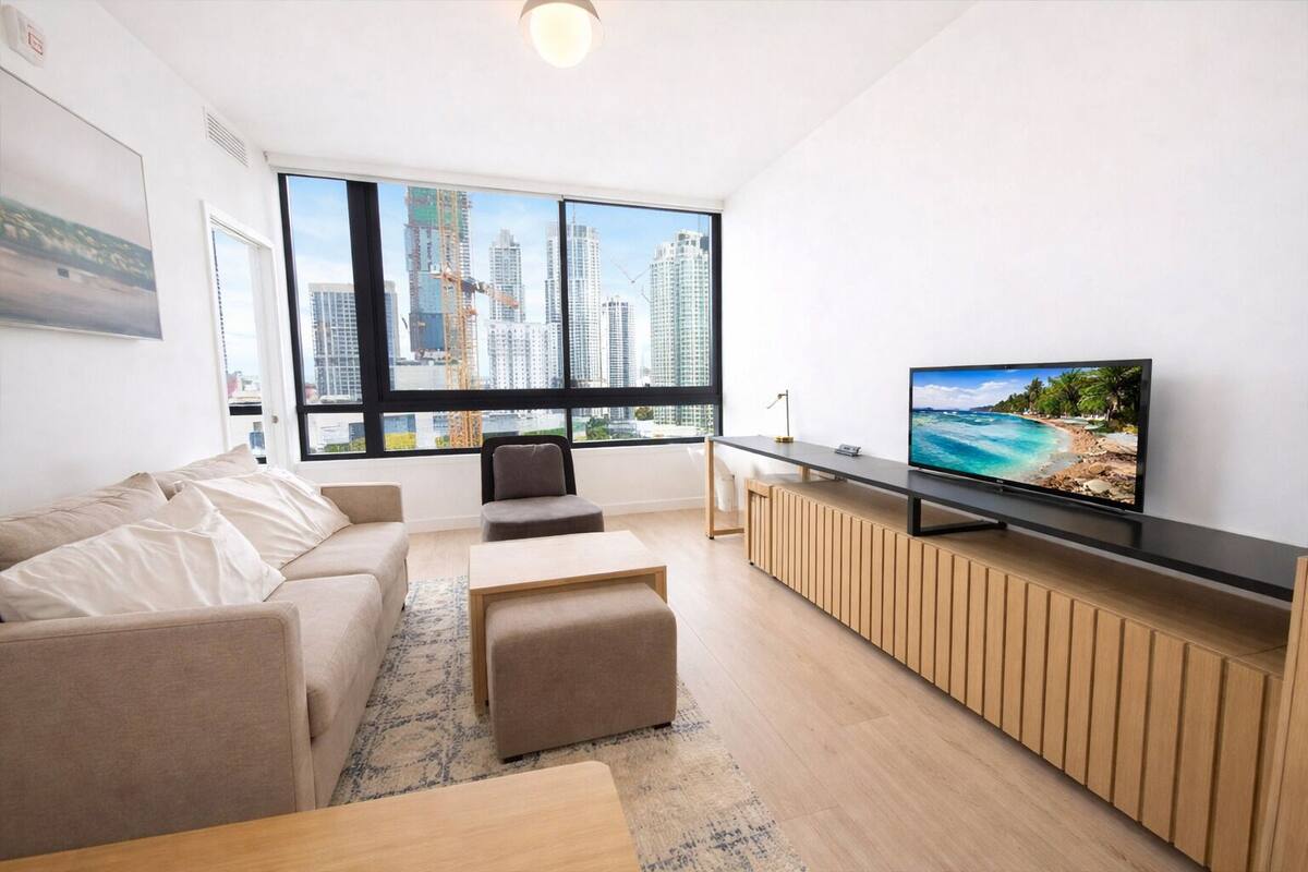 Panoramic Condo, 2 Bedrooms, 2 Bathrooms, City View | Living area | Smart TV, Netflix, streaming services, offices