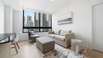 Classic-Suite, Stadtblick | Wohnbereich | Smart-TV, Netflix, Streaming-Dienste