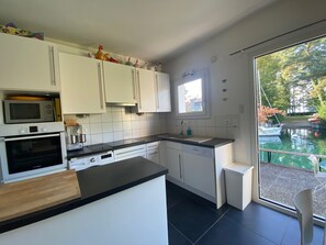 Micro-ondes, four, plaque de cuisson, lave-vaisselle