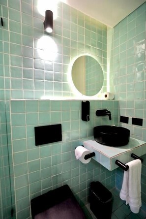 Double Room, City View | Bathroom