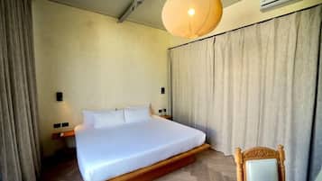 Dobbeltrom, byutsikt | Safe på rommet, strykejern/-brett og wi-fi (inkludert)