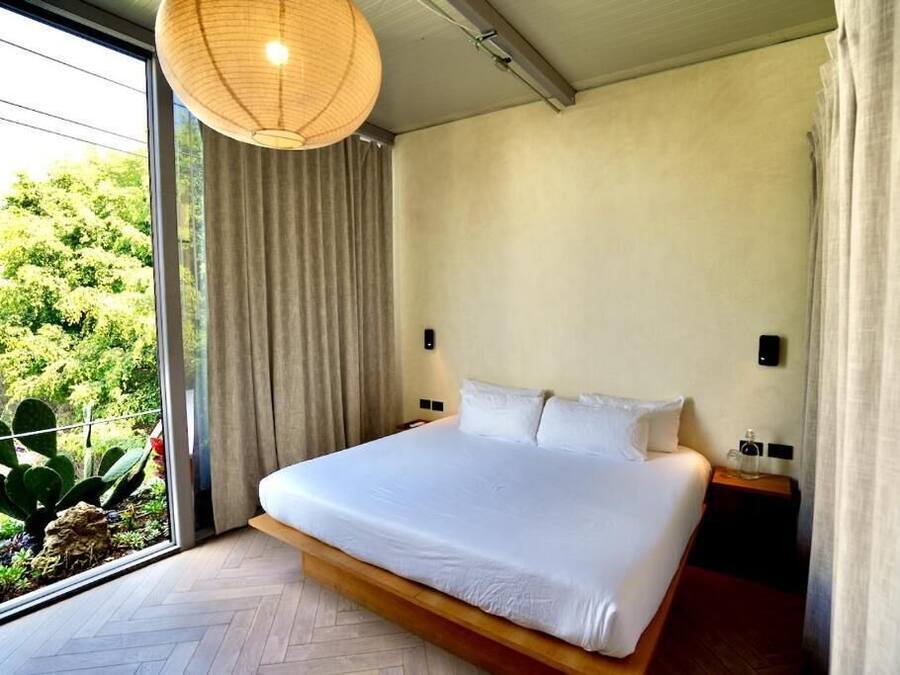 Doppelzimmer, Stadtblick | Zimmersafe, Bügeleisen/Bügelbrett, kostenloses WLAN