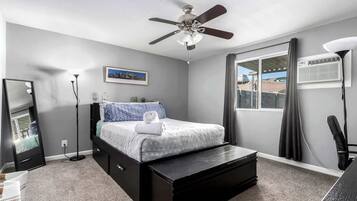 1 habitación, tabla de planchar con plancha, wifi y ropa de cama