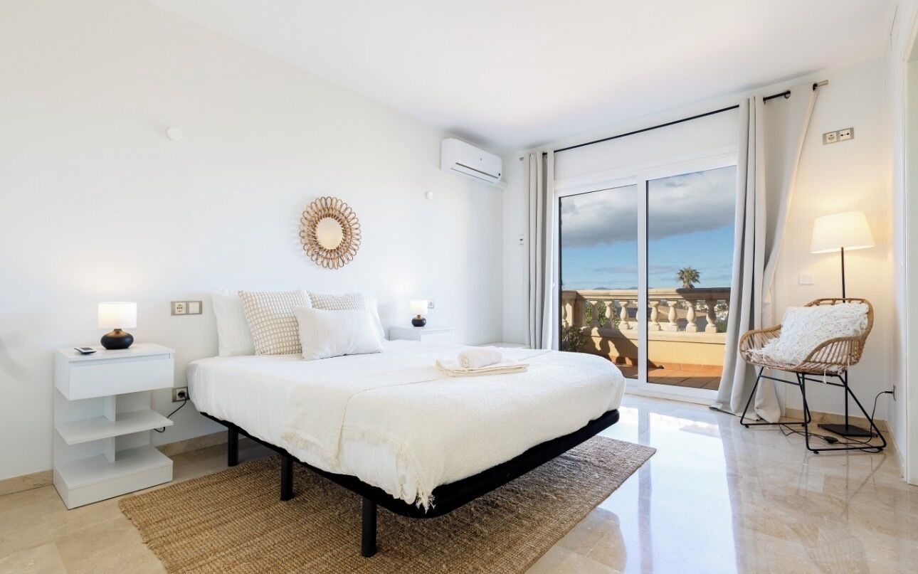 5 bedrooms, WiFi, bed sheets