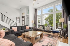 TV, fireplace, offices - Skyline Views - Closest Neighborhood to Broadway! (Nashville)