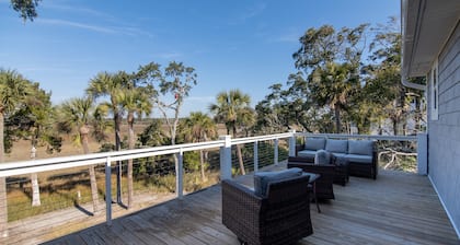 Marsh Mellow | Marsh View Home Walk to Beach, Shops & Dining | Screened Porch