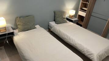 4 bedrooms, iron/ironing board, WiFi, bed sheets