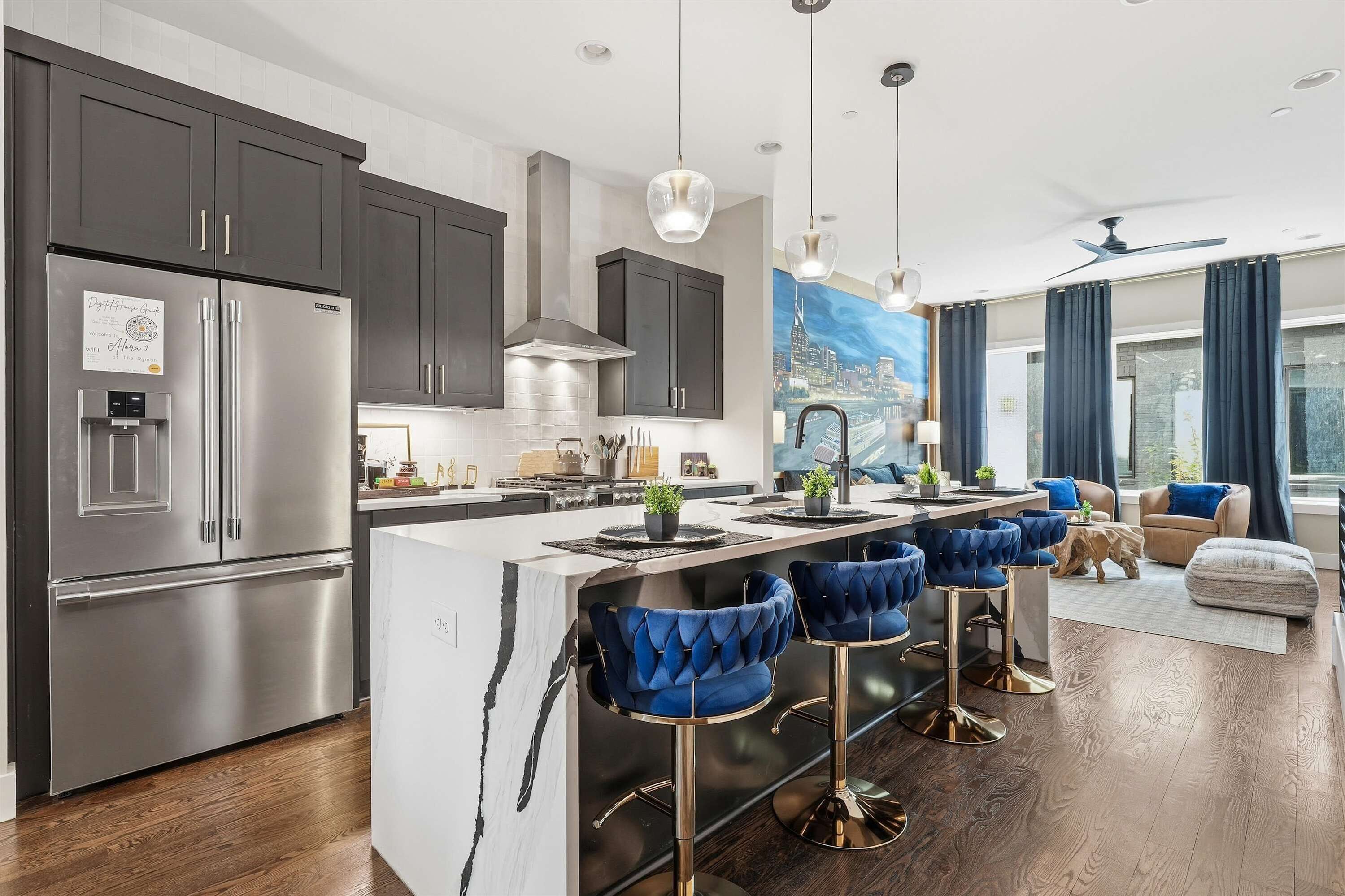 Refrigerador, microondas, horno y parrilla de estufa 