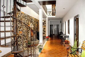 Interior - Los Faroles Hotel & Spa (Antigua Guatemala)