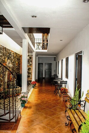 Interior - Los Faroles Hotel & Spa (Antigua Guatemala)
