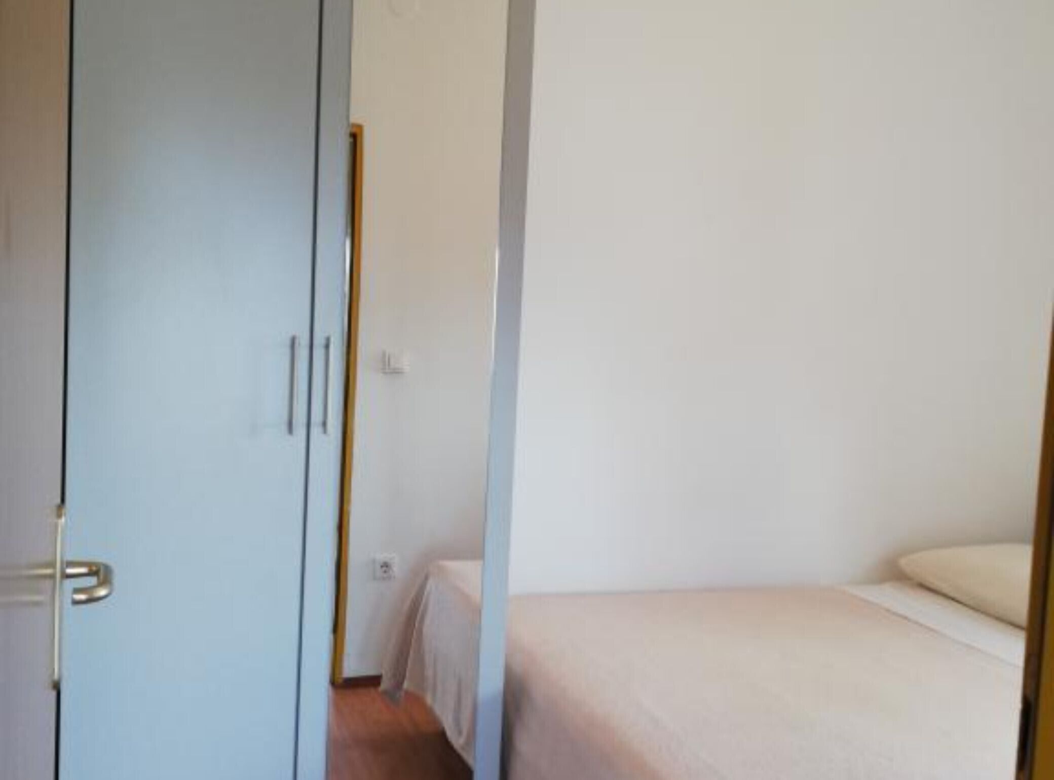 1 slaapkamer, een strijkplank/strijkijzer, internet, beddengoed