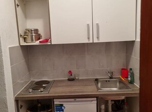 Kühlschrank, Kochgeschirr/Geschirr/Besteck