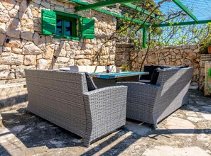 Outdoor dining - Holiday home Kuzmino - Holiday Home (Primosten)