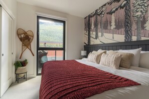 Deluxe Condo, Mountain View | Free WiFi - Big Hill Penthouse Chalet (Revelstoke)