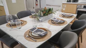 Deluxe Condo, Mountain View | Dining