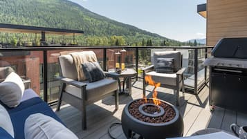 Deluxe Condo, Mountain View | Terrace/patio
