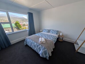 1 bedroom, Internet, bed sheets - Bayley 4 - City views with parking (Glebe)