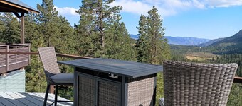 Cliffside Modern Mountain Retreat