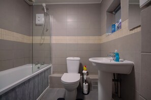 Serviettes fournies, savon, papier toilette