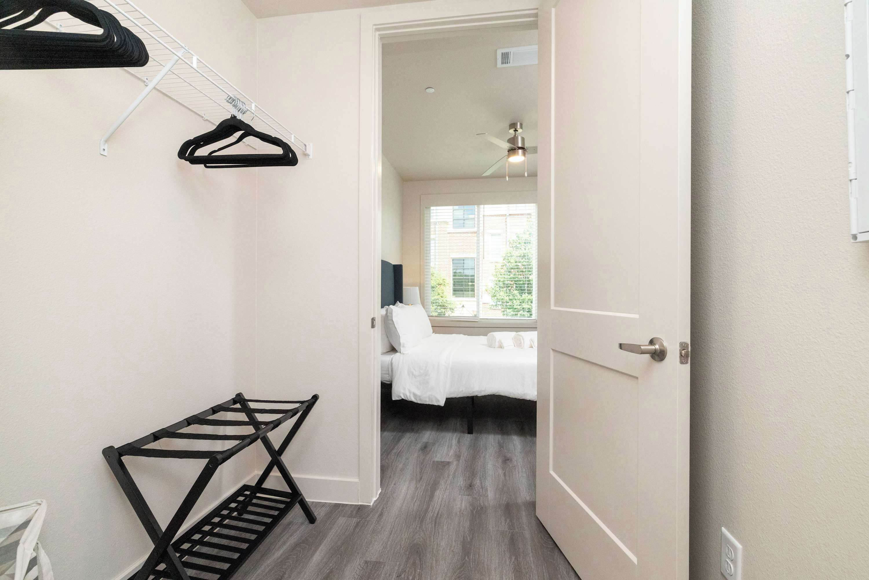 1 habitación, tabla de planchar con plancha, wifi y ropa de cama 