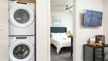 1 chambre, fer et planche à repasser, Wi-Fi, literie fournie