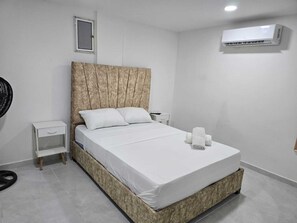 Basic Apartment, Patio, Courtyard View | Iron/ironing board, free WiFi - Edificio Los Manglares  (Cartagena)