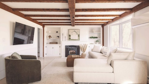 A living room with a fireplace, sofas, a TV, and wooden beams on the ceiling. - Stay at Good Harbor Beach (Gloucester)