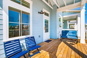Terrace/patio - Palmilla dog-friendly retreat w/ back yard, porch, golf, pools, gym, beach (Port Aransas)