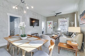 Dining - Deck & Home Office: Walkable Albuquerque Home (Albuquerque)