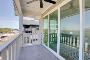 Terrace/patio - < 1 Mi to Texas A&M: Group Getaway w/ Balcony! (College Station)