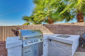 Terrace/patio - 2 Mi to Lake Havasu State Park: Home w/ Hot Tub (Lake Havasu City)