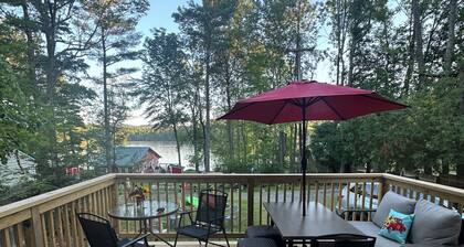 Cozy 2-bedroom cabin in charming Keeseville with access to private Augur lake