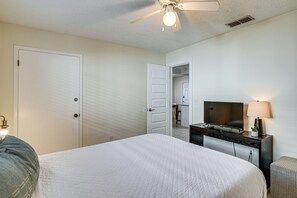 Iron/ironing board, Internet, bed sheets - Steps to Sea! Panama City Gem w/ Pet-Friendly Yard (Panama City)